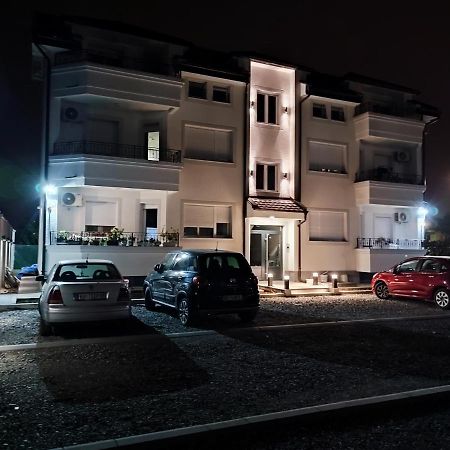 Morning Star Danica Apartment Surčin Екстериор снимка