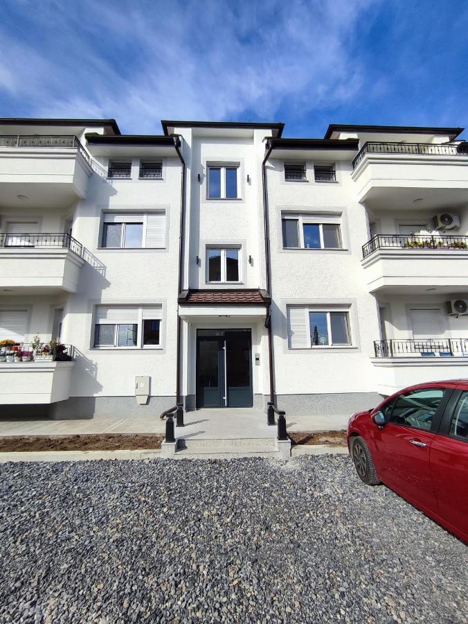 Morning Star Danica Apartment Surčin Екстериор снимка