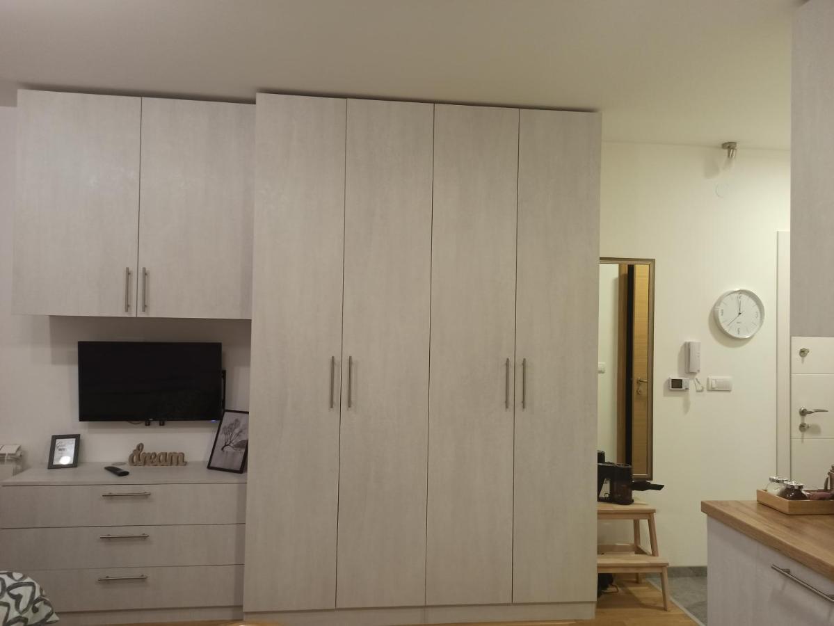 Morning Star Danica Apartment Surčin Екстериор снимка